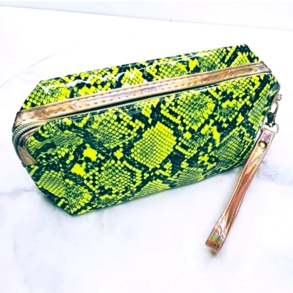 HP⭐️Neon yellow python print wristlet - Picture 6 of 8